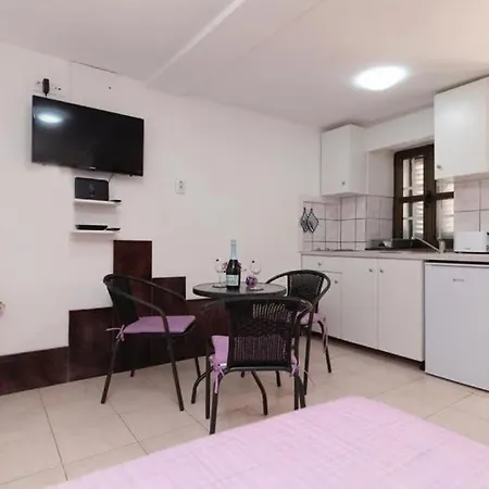 Apartment Niki In Hearth Of *